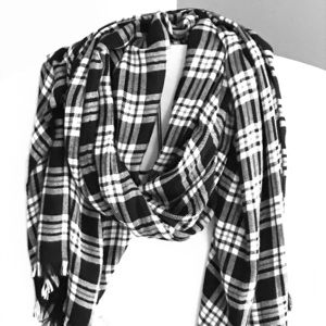 GAP black and white plaid scarf